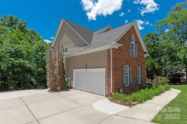 8914 Landsdowne Avenue, Harrisburg, NC 28075