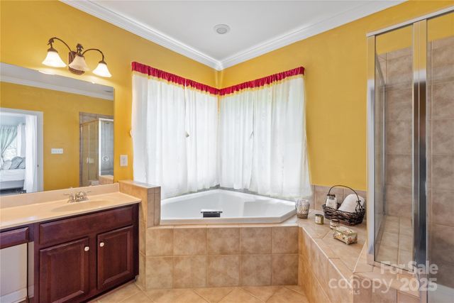 8914 Landsdowne Avenue, Harrisburg, NC 28075