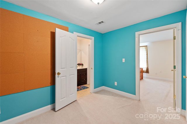 8914 Landsdowne Avenue, Harrisburg, NC 28075