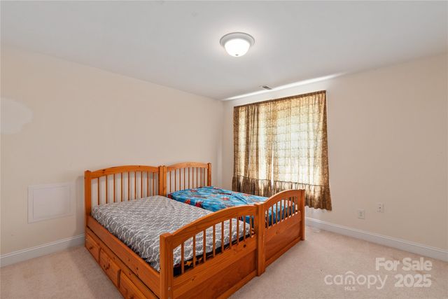 8914 Landsdowne Avenue, Harrisburg, NC 28075