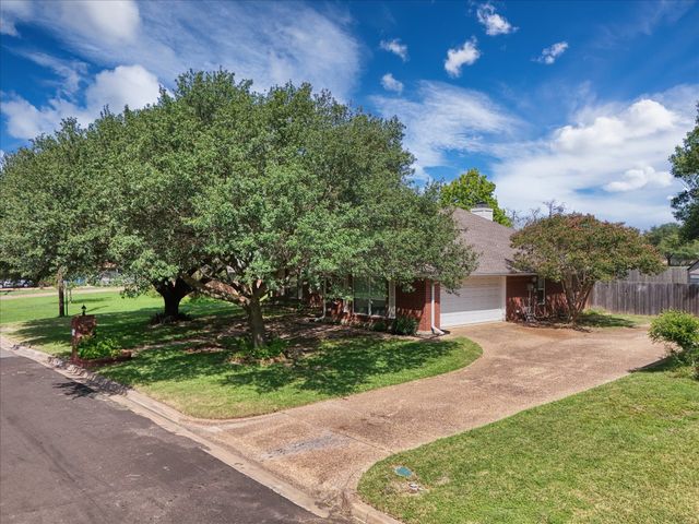 232 Crescent, Hewitt, TX 76643
