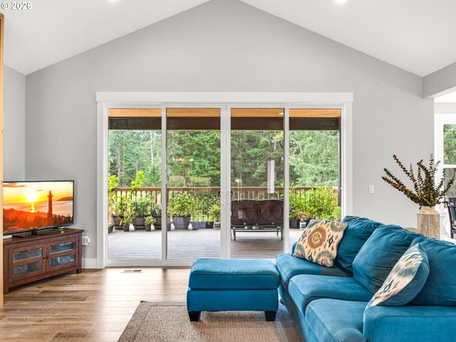 37330 LABISKE Ln, Astoria, OR 97103