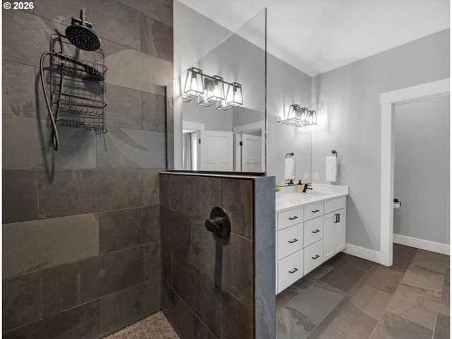 37330 LABISKE Ln, Astoria, OR 97103