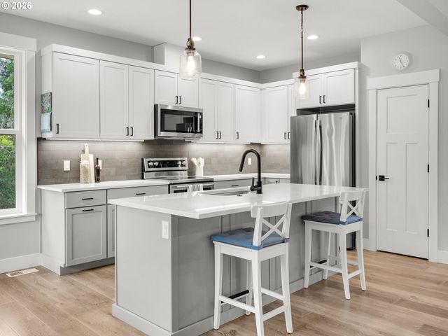 37330 LABISKE Ln, Astoria, OR 97103