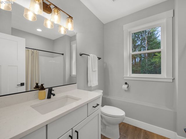 37330 LABISKE Ln, Astoria, OR 97103