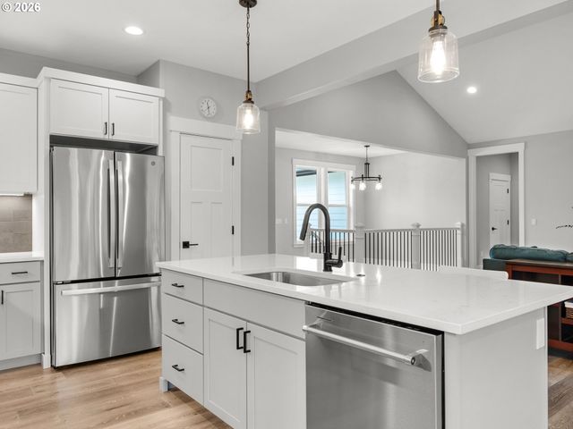 37330 LABISKE Ln, Astoria, OR 97103