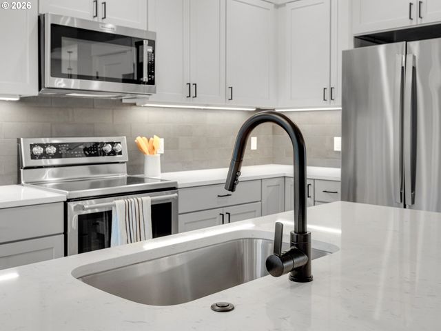 37330 LABISKE Ln, Astoria, OR 97103