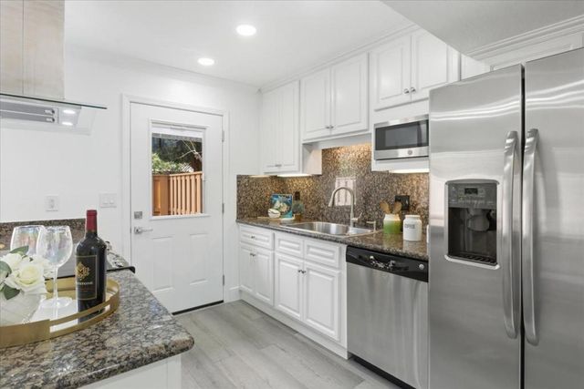 125 Connemara Way 71, Sunnyvale, CA 94087