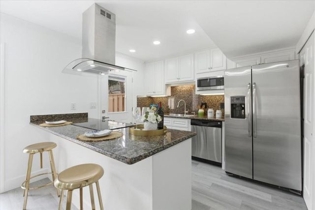 125 Connemara Way 71, Sunnyvale, CA 94087