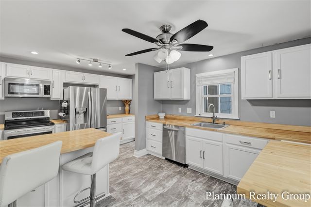 2390 Greenwood Street, Muskegon, MI 49441
