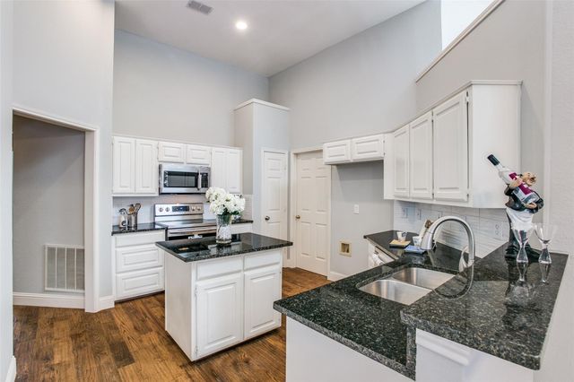 2103 Amherst Drive, Lewisville, TX 75067