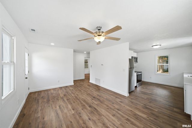 145 OAKLAWN Circle, Creve Coeur, IL 61610