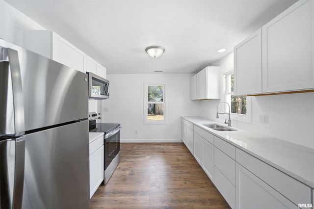 145 OAKLAWN Circle, Creve Coeur, IL 61610
