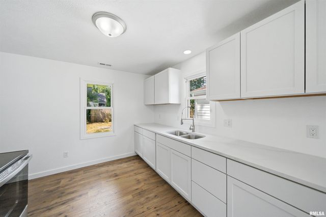 145 OAKLAWN Circle, Creve Coeur, IL 61610