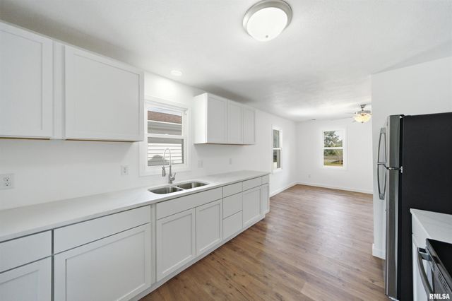 145 OAKLAWN Circle, Creve Coeur, IL 61610