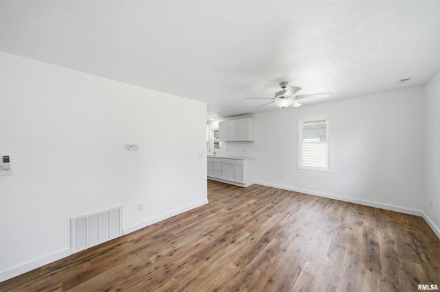 145 OAKLAWN Circle, Creve Coeur, IL 61610