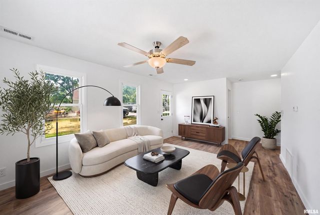 145 OAKLAWN Circle, Creve Coeur, IL 61610