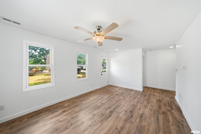 145 OAKLAWN Circle, Creve Coeur, IL 61610