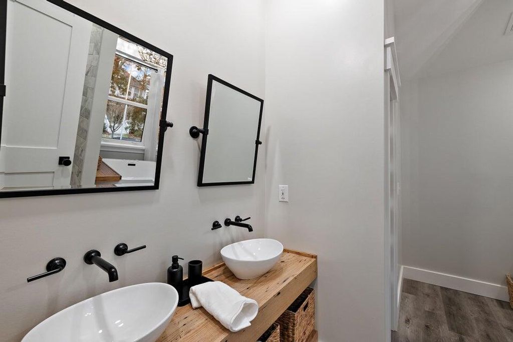 Image 11 of property listing at 3034 Baltimore Street, Charleston, SC 29492