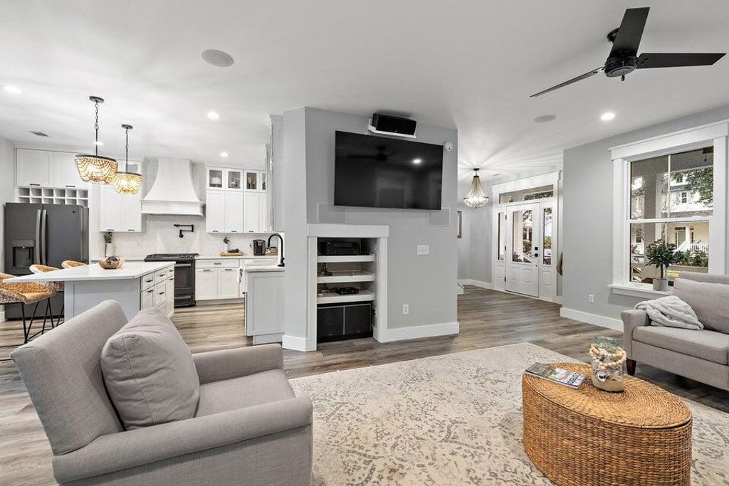 Image 4 of property listing at 3034 Baltimore Street, Charleston, SC 29492