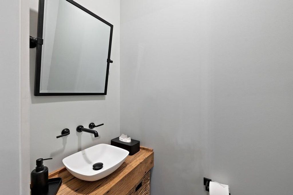 Image 9 of property listing at 3034 Baltimore Street, Charleston, SC 29492