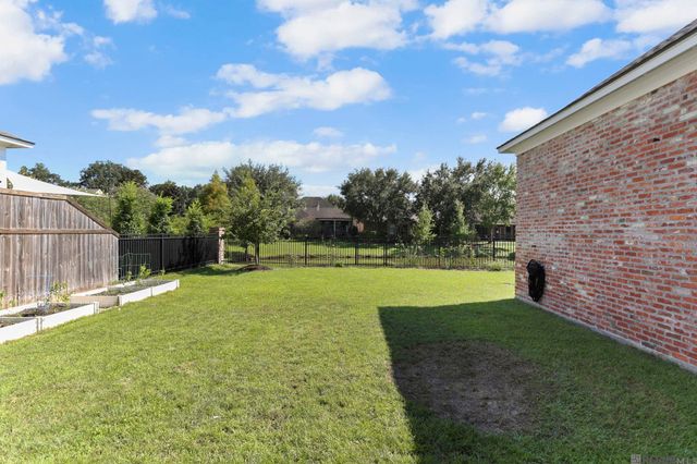 3108 Veranda Lakes Dr, Saint George, LA 70810