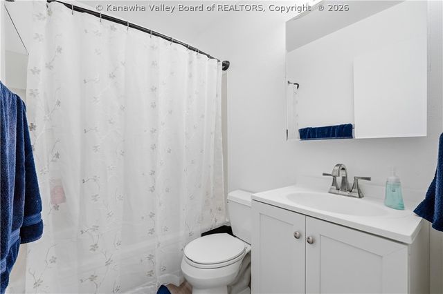 207 Lakeview Drive, Hurricane, WV 25526