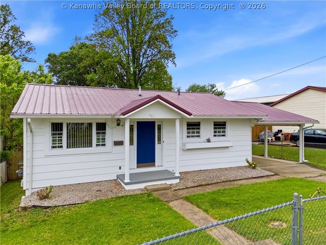 207 Lakeview Drive, Hurricane, WV 25526