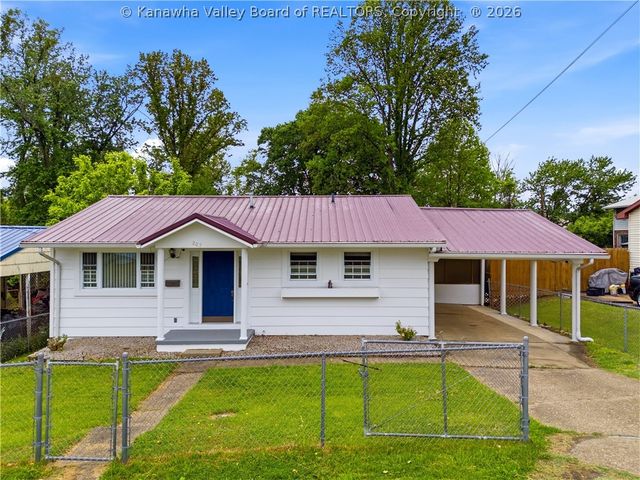 207 Lakeview Drive, Hurricane, WV 25526