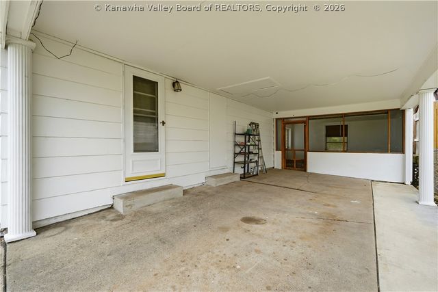207 Lakeview Drive, Hurricane, WV 25526