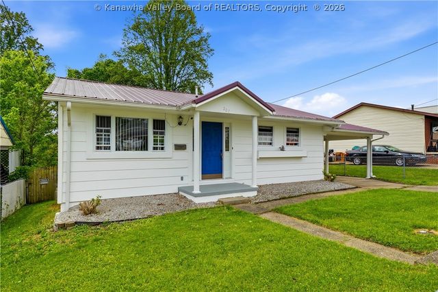 207 Lakeview Drive, Hurricane, WV 25526