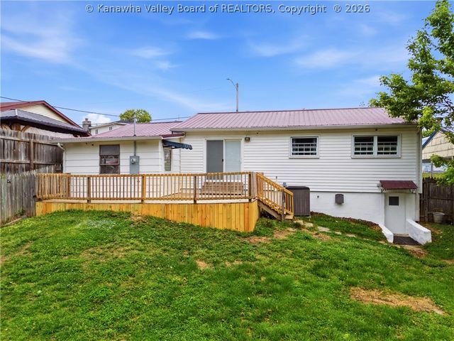 207 Lakeview Drive, Hurricane, WV 25526