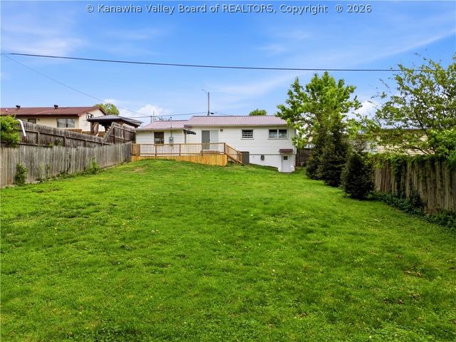 207 Lakeview Drive, Hurricane, WV 25526