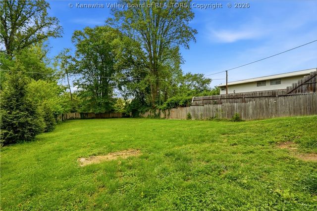 207 Lakeview Drive, Hurricane, WV 25526
