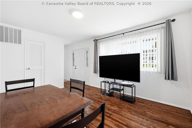 207 Lakeview Drive, Hurricane, WV 25526