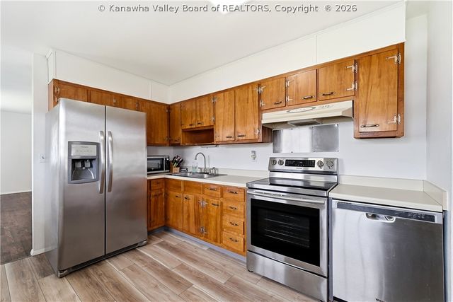 207 Lakeview Drive, Hurricane, WV 25526