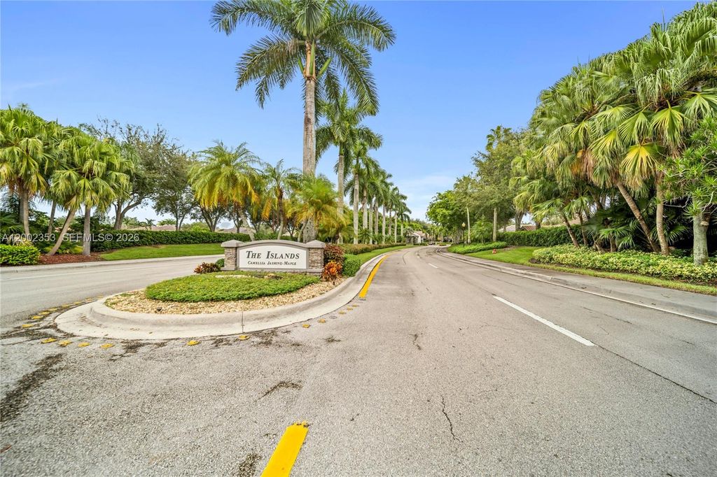 1115 Camellia Cir, Weston, FL 33326