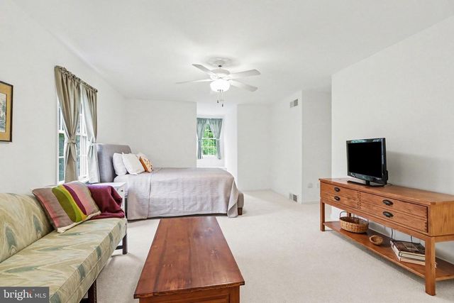 1214 QUAIL HOLLOW RD, Hummelstown, PA 17036