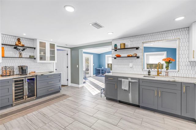 354 74TH AVENUE NE, St Petersburg, FL 33702