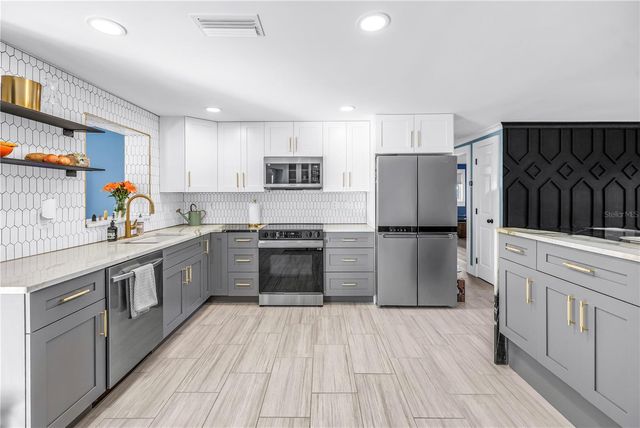 354 74TH AVENUE NE, St Petersburg, FL 33702