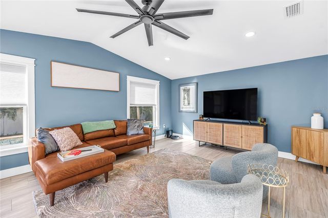 354 74TH AVENUE NE, St Petersburg, FL 33702