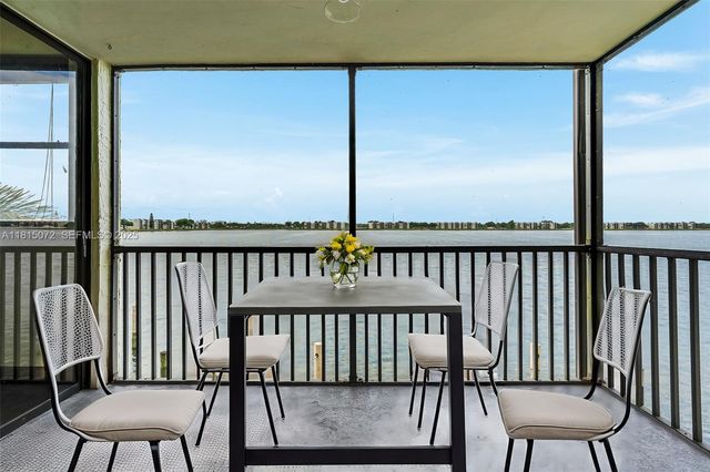 106 Lake Emerald Drive 210, Oakland Park, FL 33309