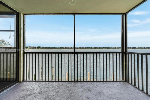106 Lake Emerald Drive 210, Oakland Park, FL 33309