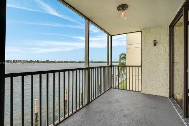 106 Lake Emerald Drive 210, Oakland Park, FL 33309