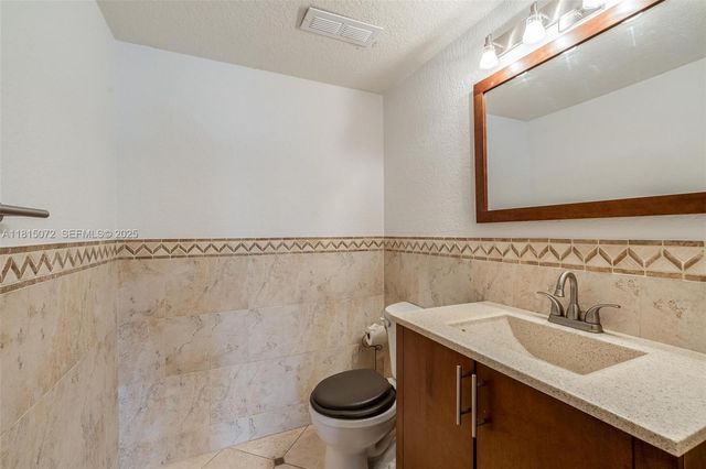 106 Lake Emerald Drive 210, Oakland Park, FL 33309