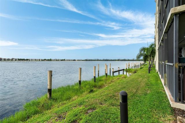 106 Lake Emerald Drive 210, Oakland Park, FL 33309