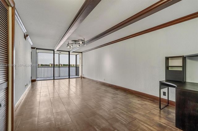 106 Lake Emerald Drive 210, Oakland Park, FL 33309