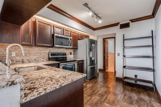 106 Lake Emerald Drive 210, Oakland Park, FL 33309