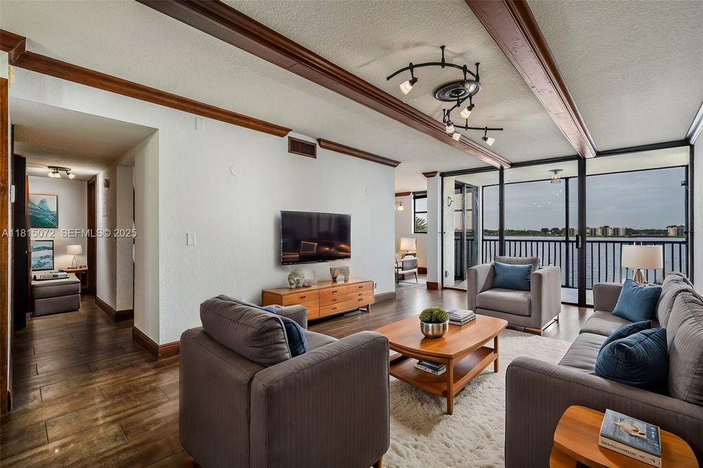 106 Lake Emerald Drive 210, Oakland Park, FL 33309
