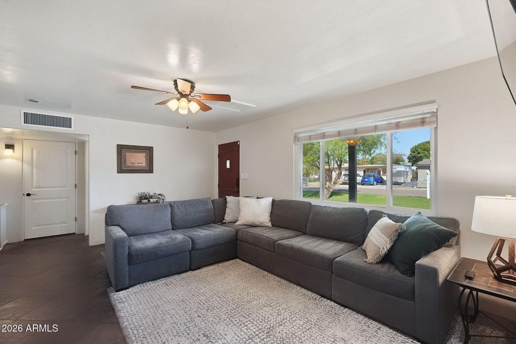 4623 E HOLLY Street, Phoenix, AZ 85008 — photo 5